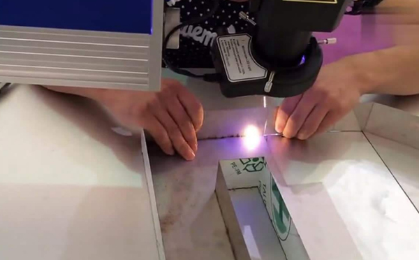 激光焊字機操作 激光焊字機操作