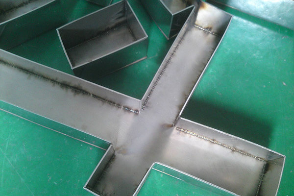 焊接好的廣告字 焊接好的廣告字