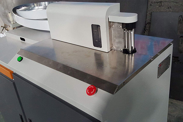 彎字機(jī)操作臺面 彎字機(jī)操作臺面