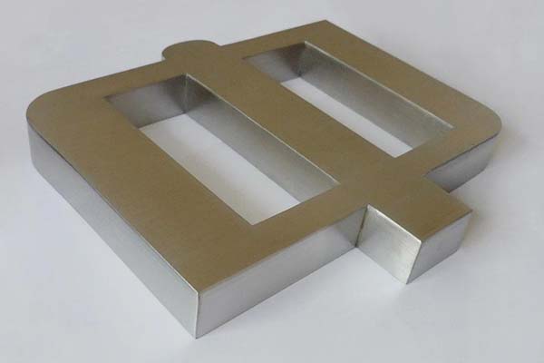 全自動開槽彎字機(jī)樣品 全自動開槽彎字機(jī)樣品