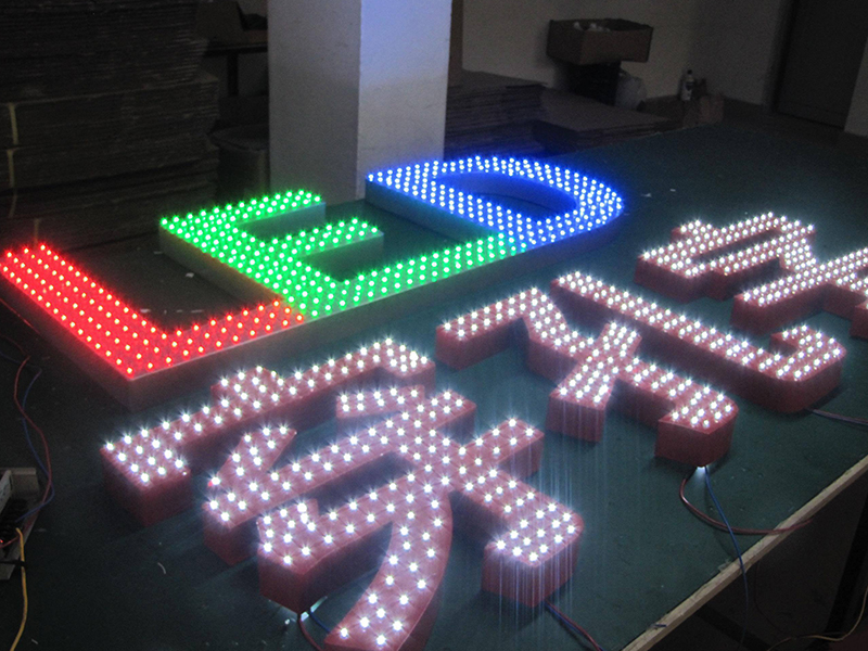 閃閃發(fā)亮的穿孔字 閃閃發(fā)亮的穿孔字