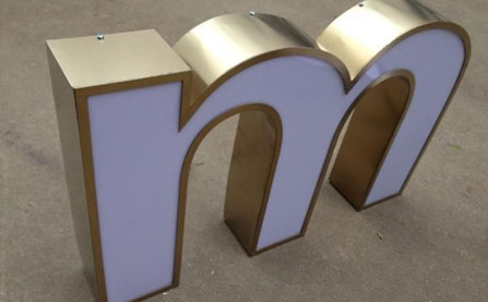 圍邊廣告字 圍邊廣告字