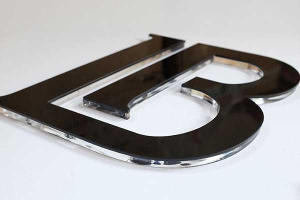 迷你字雕刻機(jī)加工的水晶字 迷你字雕刻機(jī)加工的水晶字