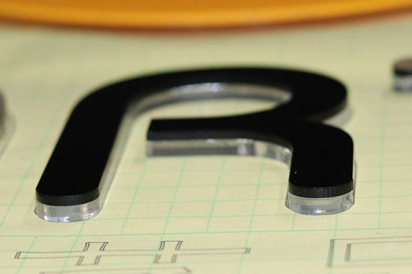 廣告雕刻機加工的水晶字母 廣告雕刻機加工的水晶字母