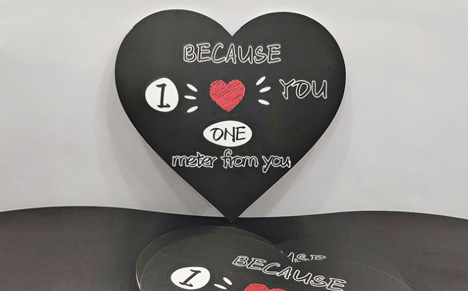 廣告雕刻機(jī)加工的異形展板 廣告雕刻機(jī)加工的異形展板