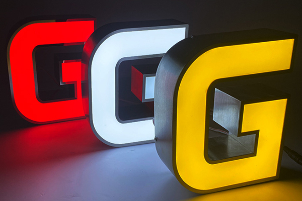 廣告雕刻機(jī)加工的發(fā)光字 廣告雕刻機(jī)加工的發(fā)光字