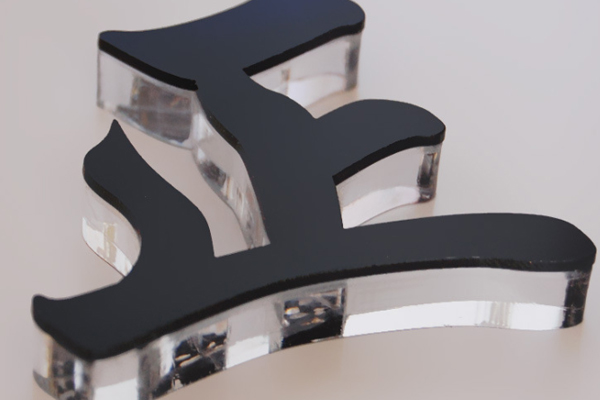 迷你字雕刻機(jī)加工的水晶字展示 迷你字雕刻機(jī)加工的水晶字展示