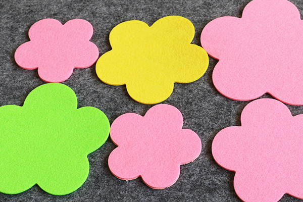 激光雕刻機(jī)加工的毛氈杯墊 激光雕刻機(jī)加工的毛氈杯墊