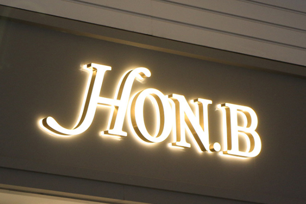 激光雕刻機(jī)加工的發(fā)光字 激光雕刻機(jī)加工的發(fā)光字